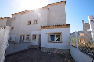 Casa adosada en Calle senia (de la), 8. A estrenar Casa adosada en Calle senia (de la), 8. A estrenar