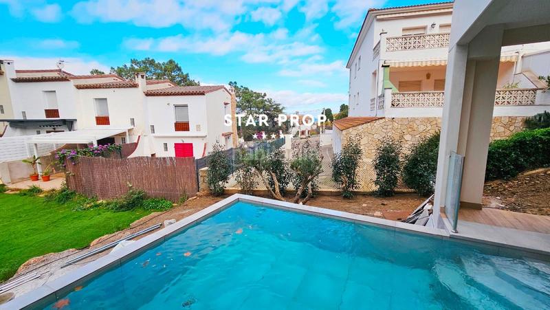 Foto 15a01f33-c1b0-4ca4-adbb-b983741c45e6. Casa amb calefacció aparcament piscina a Cau del Llop - Super Fener - Fener Llançà Foto 15a01f33-c1b0-4ca4-adbb-b983741c45e6. Casa amb calefacció aparcament piscina a Cau del Llop - Super Fener - Fener Llançà