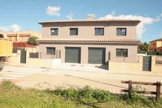 Casa a schiera in Les moles, s/n. Casas de obra nueva con jardín Casa a schiera in Les moles, s/n. Casas de obra nueva con jardín