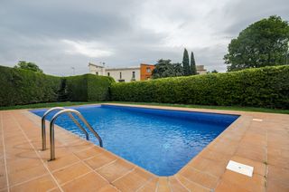 Reihenhaus Zona residencial. Casa adosada con piscina Reihenhaus Zona residencial. Casa adosada con piscina