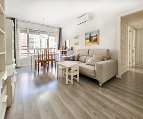 Pis  Carrer de bofarull. Piso 4 habitaciones totalmente reformado en el barrio de navas Pis  Carrer de bofarull. Piso 4 habitaciones totalmente reformado en el barrio de navas