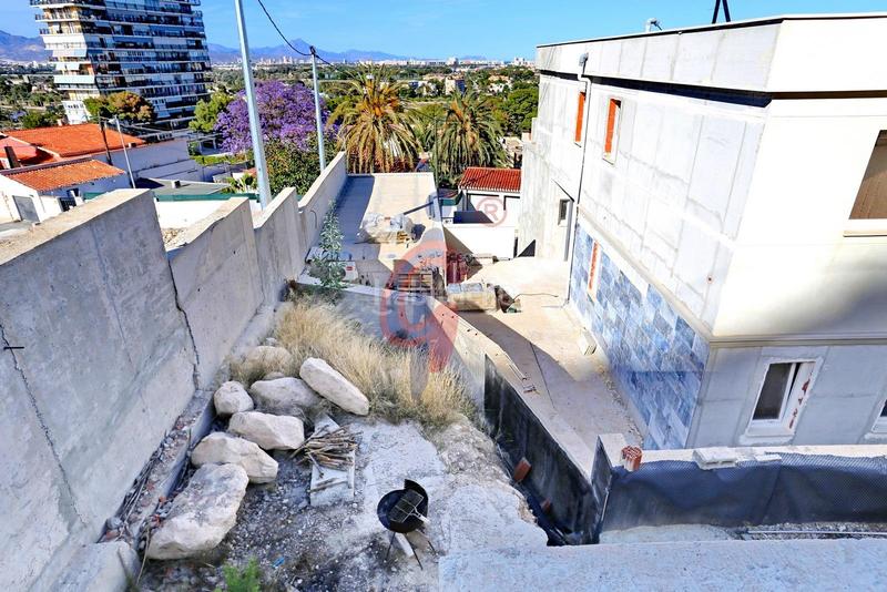 Foto ff2bf7c2-0b34-4da0-a36e-80b7f4a2f4a7. Chalet in calle sierra san julián 15 in Albufereta Alicante Foto ff2bf7c2-0b34-4da0-a36e-80b7f4a2f4a7. Chalet in calle sierra san julián 15 in Albufereta Alicante