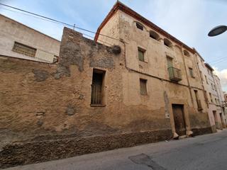House De poblet. Casa de pueblo en el centro de lespluga de francolí para rehabil House De poblet. Casa de pueblo en el centro de lespluga de francolí para rehabil