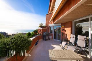 Àtic a Les Botigues de Sitges. Ático dúplex con vistas al mar Àtic a Les Botigues de Sitges. Ático dúplex con vistas al mar