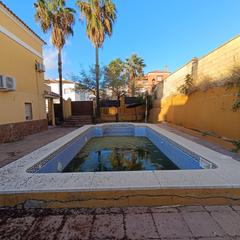Casa aparellada a Salteras. Magnífica casa pareada con buhardilla en salteras y con piscina Casa aparellada a Salteras. Magnífica casa pareada con buhardilla en salteras y con piscina