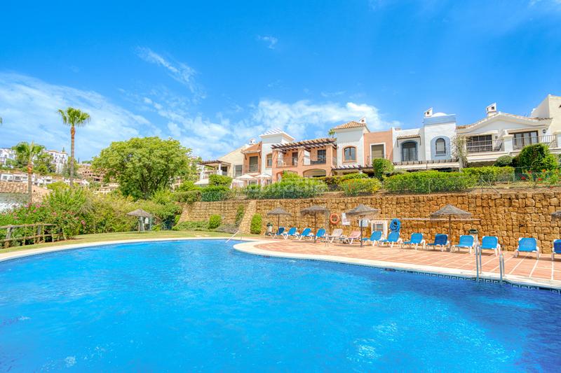 Foto 2370d529-ab78-497c-b321-952c70603be3. Reihenhaus mit heizung parking pool in los arqueros - puerto del almendro Benahavís Foto 2370d529-ab78-497c-b321-952c70603be3. Reihenhaus mit heizung parking pool in los arqueros - puerto del almendro Benahavís