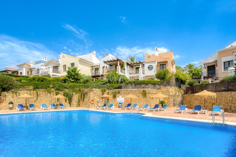 Foto 46daa8b0-2122-46c7-867e-bd7b05ec1cfd. Reihenhaus mit heizung parking pool in los arqueros - puerto del almendro Benahavís Foto 46daa8b0-2122-46c7-867e-bd7b05ec1cfd. Reihenhaus mit heizung parking pool in los arqueros - puerto del almendro Benahavís