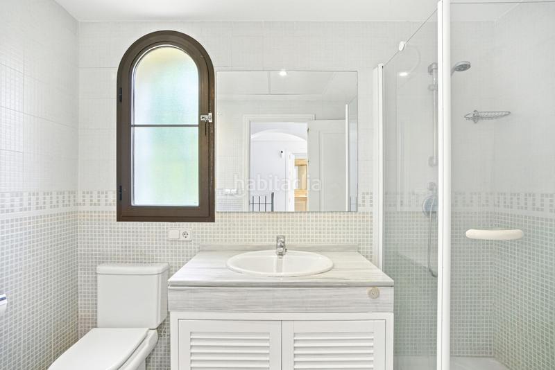 Foto 8d9f4512-b7f1-4b0e-8bb0-da8c6c9a0625. Reihenhaus mit heizung parking pool in los arqueros - puerto del almendro Benahavís Foto 8d9f4512-b7f1-4b0e-8bb0-da8c6c9a0625. Reihenhaus mit heizung parking pool in los arqueros - puerto del almendro Benahavís