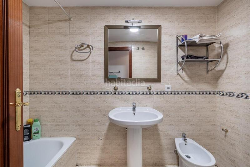 Foto f1a7bfe8-1519-452d-a6a8-2dcf4f01b93b. Pis amb calefacció aparcament a Bola de Oro Granada Foto f1a7bfe8-1519-452d-a6a8-2dcf4f01b93b. Pis amb calefacció aparcament a Bola de Oro Granada