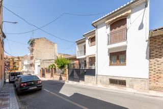 Casa a Maracena. Gran casa familiar con 7 dormitorios y terraza Casa a Maracena. Gran casa familiar con 7 dormitorios y terraza