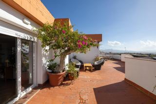 Àtic a La Cruz. Descubre este exclusivo ático reformado con terraza de ensueño. Àtic a La Cruz. Descubre este exclusivo ático reformado con terraza de ensueño.