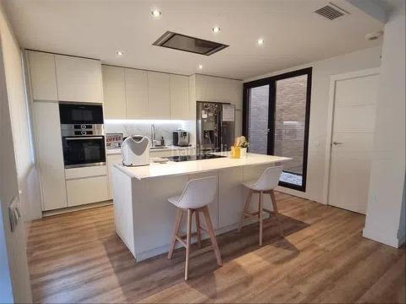 Foto a8804532-a036-4823-a6df-f469a6eb6ece. Casa aparellada amb calefacció aparcament a Centro Comercial-Hospital Torrelodones Foto a8804532-a036-4823-a6df-f469a6eb6ece. Casa aparellada amb calefacció aparcament a Centro Comercial-Hospital Torrelodones