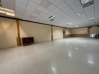 Lloguer Nau industrial a Zona Calvario. Alquiler de local comercial en estepona Lloguer Nau industrial a Zona Calvario. Alquiler de local comercial en estepona