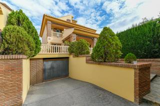 Chalet in Añoreta Baja. Dos chalets  a 100 metros de la playa, rincon de la victoria Chalet in Añoreta Baja. Dos chalets  a 100 metros de la playa, rincon de la victoria