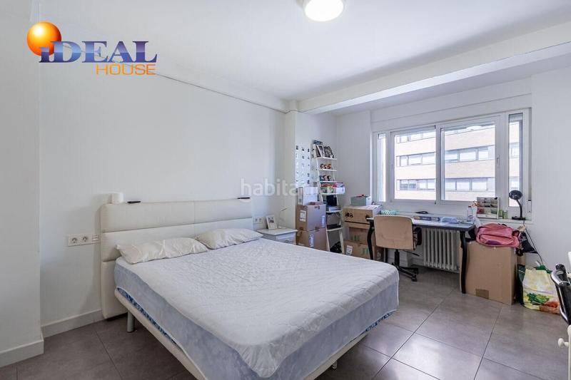 Foto fd593973-8c38-4196-af7b-4d75c3b6fd10. Piso en avenida de madrid 14 gran piso en constitución en Granada Foto fd593973-8c38-4196-af7b-4d75c3b6fd10. Piso en avenida de madrid 14 gran piso en constitución en Granada