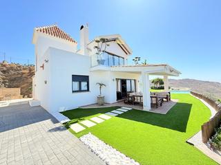 Chalet en Camino Algarrobo - Las Arenas. Villa de lujo con diseño de estilo moderno en vélez málaga. Chalet en Camino Algarrobo - Las Arenas. Villa de lujo con diseño de estilo moderno en vélez málaga.