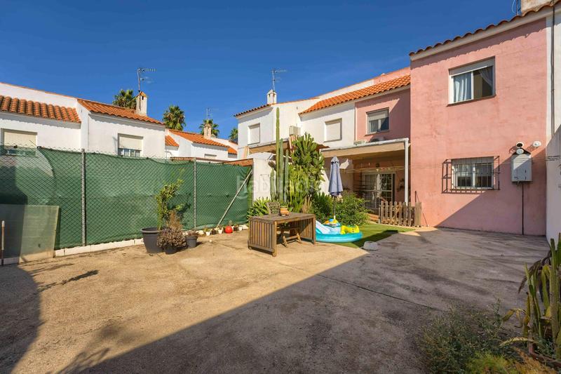 Foto eadf0e74-caee-4145-b1f5-0a8e01066f48. Casa adossada amb aparcament a Umbrete Foto eadf0e74-caee-4145-b1f5-0a8e01066f48. Casa adossada amb aparcament a Umbrete