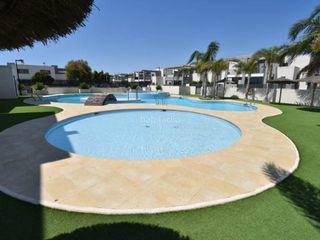 Altres negocis en Nueva Torrevieja-Aguas Nuevas. Espectacular bungalow alto con solarium y piscina comunitaria Altres negocis en Nueva Torrevieja-Aguas Nuevas. Espectacular bungalow alto con solarium y piscina comunitaria