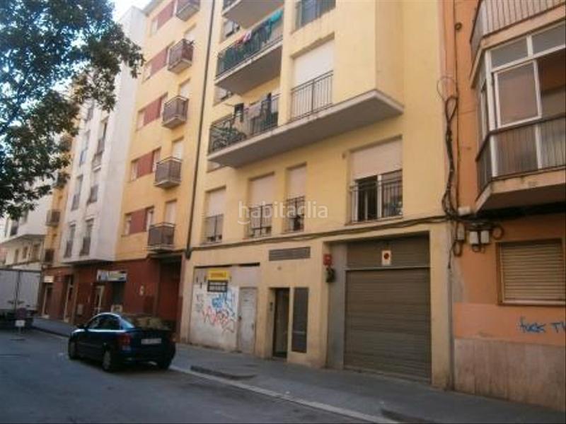 Foto dc035ef2-e82f-4216-92a9-946727f694fa. Aparcament cotxe a Centre Salt Foto dc035ef2-e82f-4216-92a9-946727f694fa. Aparcament cotxe a Centre Salt