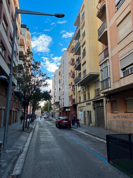 Foto 11739107-bcdb-4309-8cca-dfe4ed5c2a39. Parking voiture dans Centre Salt Foto 11739107-bcdb-4309-8cca-dfe4ed5c2a39. Parking voiture dans Centre Salt