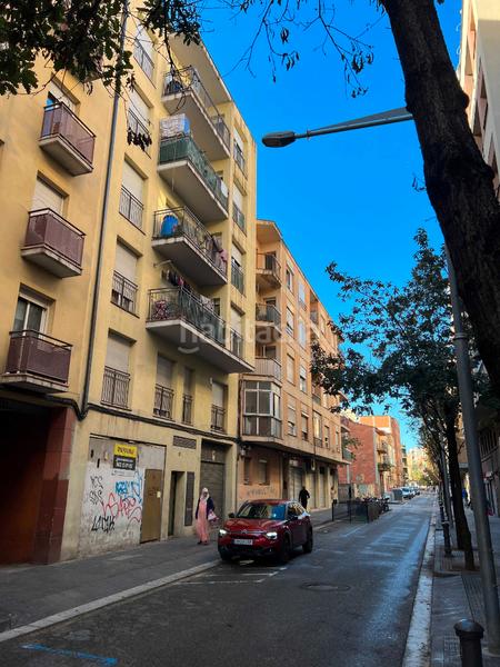 Foto e1afb98f-3e7b-47ed-ad8b-52bfaff01dcd. Parking voiture dans Centre Salt Foto e1afb98f-3e7b-47ed-ad8b-52bfaff01dcd. Parking voiture dans Centre Salt