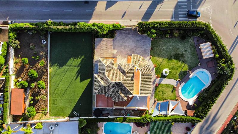 Foto 20ad0c64-6b72-4b95-998d-fb33b9d7d6be. Haus mit heizung parking pool in Las Brisas Marbella Foto 20ad0c64-6b72-4b95-998d-fb33b9d7d6be. Haus mit heizung parking pool in Las Brisas Marbella