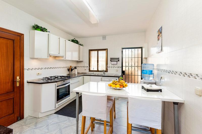 Foto 94fb9ec9-0b97-40a9-ab9b-86082c375bc6. Haus mit heizung parking pool in Las Brisas Marbella Foto 94fb9ec9-0b97-40a9-ab9b-86082c375bc6. Haus mit heizung parking pool in Las Brisas Marbella