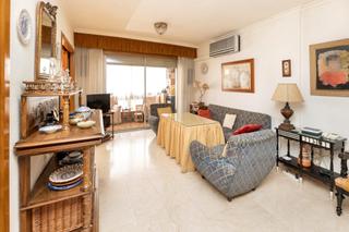 Appartement Calle trajano. Pisazo en venta junto a gran capitan, con plaza de garaje y tras Appartement Calle trajano. Pisazo en venta junto a gran capitan, con plaza de garaje y tras