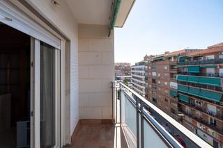 Appartamento in Camino de ronda 124. Piso amplio con 5 dormitorios en camino de ronda. calefaccion ce Appartamento in Camino de ronda 124. Piso amplio con 5 dormitorios en camino de ronda. calefaccion ce