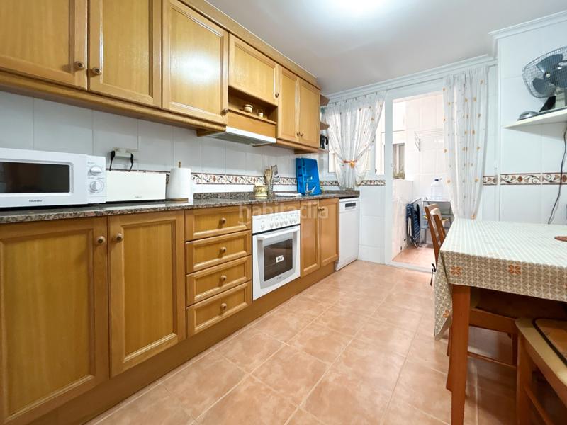 Foto 75a71b3d-297b-4354-a3cf-26f9efaa8223. Lloguer apartament amb aparcament a Campello Playa Campello (el) Foto 75a71b3d-297b-4354-a3cf-26f9efaa8223. Lloguer apartament amb aparcament a Campello Playa Campello (el)
