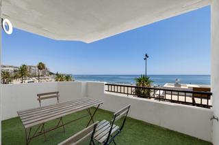 Appartement à Las Gaviotas - Carvajal. Apartamento reformado en primera línea de playa con amplia terra Appartement à Las Gaviotas - Carvajal. Apartamento reformado en primera línea de playa con amplia terra