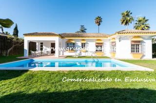 Location Chalet Urbanización puerta de hierro. Estupendo chalet independiente de una sola planta con piscina . Location Chalet Urbanización puerta de hierro. Estupendo chalet independiente de una sola planta con piscina .