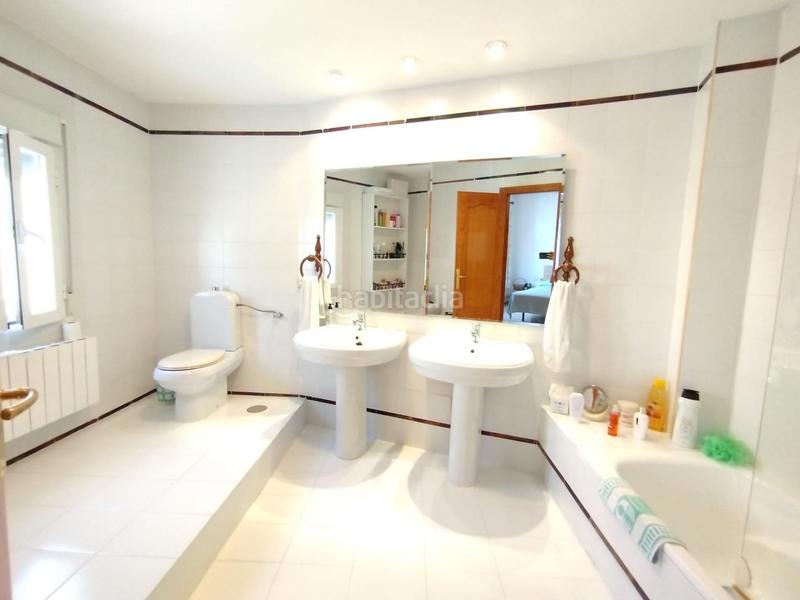 Foto cdcc49d8-957a-41b6-9192-0d43af44acbe. Casa pareada en Güevéjar Foto cdcc49d8-957a-41b6-9192-0d43af44acbe. Casa pareada en Güevéjar