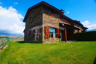 Miete Haus in Travessera del segre 8. Casa cantonera amb vistes Miete Haus in Travessera del segre 8. Casa cantonera amb vistes