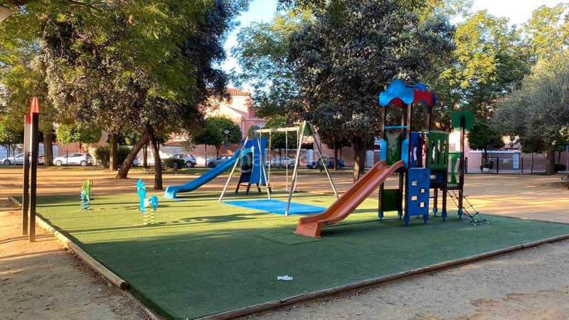 Foto 5679386c-5ce5-4dd2-bc5e-483ee0aaf62f. Maison jumelée avec cheminée piscine dans Urbadiez - Entrepuentes Sevilla Foto 5679386c-5ce5-4dd2-bc5e-483ee0aaf62f. Maison jumelée avec cheminée piscine dans Urbadiez - Entrepuentes Sevilla