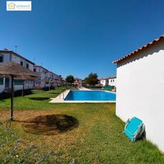 Casa aparellada Camino ruta de la plata. Maravilloso chalet con piscina y zonas ajardinadas en real de la Casa aparellada Camino ruta de la plata. Maravilloso chalet con piscina y zonas ajardinadas en real de la