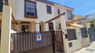 Lloguer Casa adossada a El Altillo. Casa adosada en alquiler en zona hipercor con sótano y patio Lloguer Casa adossada a El Altillo. Casa adosada en alquiler en zona hipercor con sótano y patio