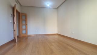 Location Appartement à Plaza de Toros. Piso en alquiler de 2 dormitorios con garaje en edificio picasso Location Appartement à Plaza de Toros. Piso en alquiler de 2 dormitorios con garaje en edificio picasso