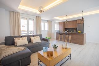 Ático en San Pedro de Alcántara Pueblo. Apartamento renovado con terraza y vistas, a minutos de la playa Ático en San Pedro de Alcántara Pueblo. Apartamento renovado con terraza y vistas, a minutos de la playa