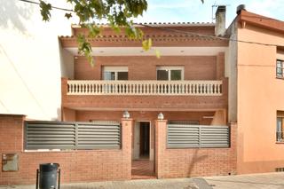 Maison jumelée  Carrer de josep estrada. Chalet adosado con piscina privada climatizada Maison jumelée  Carrer de josep estrada. Chalet adosado con piscina privada climatizada