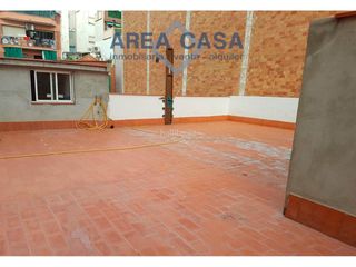Lloguer Casa en La Florida. Casa moderna muy amoblada, 70m2, parcela completa 150m2, 1 habit Lloguer Casa en La Florida. Casa moderna muy amoblada, 70m2, parcela completa 150m2, 1 habit