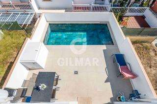 Maison jumelée à Núcleo urbano. Gilmar 956928989. ¡chalet adosado de obra nueva, con piscina! Maison jumelée à Núcleo urbano. Gilmar 956928989. ¡chalet adosado de obra nueva, con piscina!