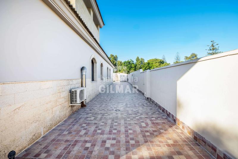 Foto de84f552-d818-40e3-adb0-8b57fc5376eb. Xalet amb calefacció aparcament a Parque Avenida Jerez de la Frontera Foto de84f552-d818-40e3-adb0-8b57fc5376eb. Xalet amb calefacció aparcament a Parque Avenida Jerez de la Frontera