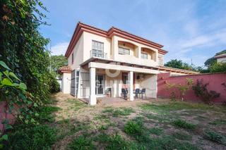 Doppelhaus in Soto de Vistahermosa. Se ofrece este chalet pareado situado en una urbanización de alt Doppelhaus in Soto de Vistahermosa. Se ofrece este chalet pareado situado en una urbanización de alt