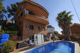 Casa en Torrent Ballester. Con piscina Casa en Torrent Ballester. Con piscina