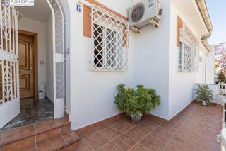 Casa adossada a Avenida de la libertad 12. Preciosa casa con 4 dormitorios y torreóndespacho y cochera en z Casa adossada a Avenida de la libertad 12. Preciosa casa con 4 dormitorios y torreóndespacho y cochera en z