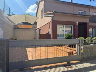Doppelhaus in Olot. Casa unifamiliar, situada en olot, zona barri benavent Doppelhaus in Olot. Casa unifamiliar, situada en olot, zona barri benavent
