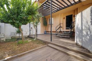 Maison jumelée à Barrio Alto. Magnífica casa adosada de 248 m con piscina comunitaria y amplio Maison jumelée à Barrio Alto. Magnífica casa adosada de 248 m con piscina comunitaria y amplio