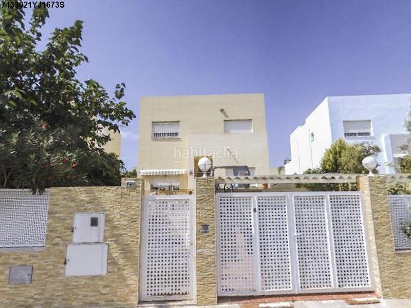 Foto 32b8611e-0df1-4313-b92d-d435fe800e68. Xalet amb aparcament a Picassent Foto 32b8611e-0df1-4313-b92d-d435fe800e68. Xalet amb aparcament a Picassent