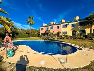 Semi detached house in La Duquesa. Casa adosada en esquina con jardín privado en la duquesa golf Semi detached house in La Duquesa. Casa adosada en esquina con jardín privado en la duquesa golf
